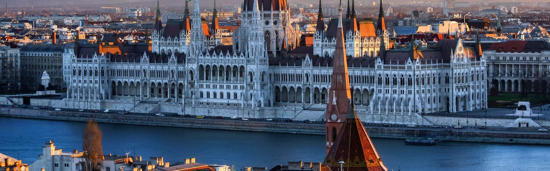 Budapest_Hungarian_Parliament_31363963556